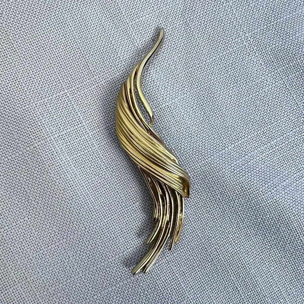 Gold Brooc Lapel Pin Costume Jewelry Modern Long Career Accessory Unisex